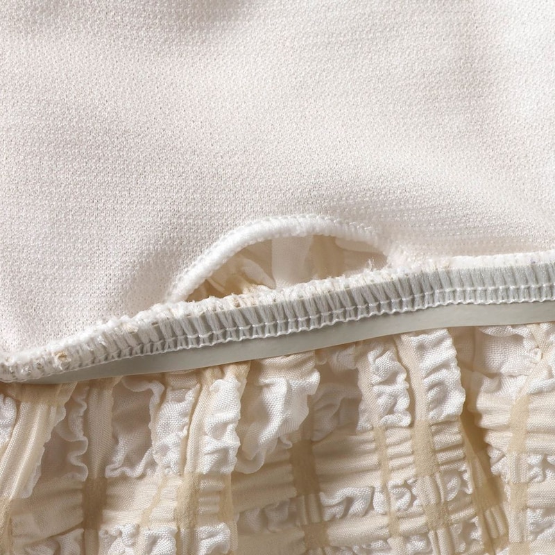 砂抜き穴 ※水着の中に入った砂や水を外に出しやすくします