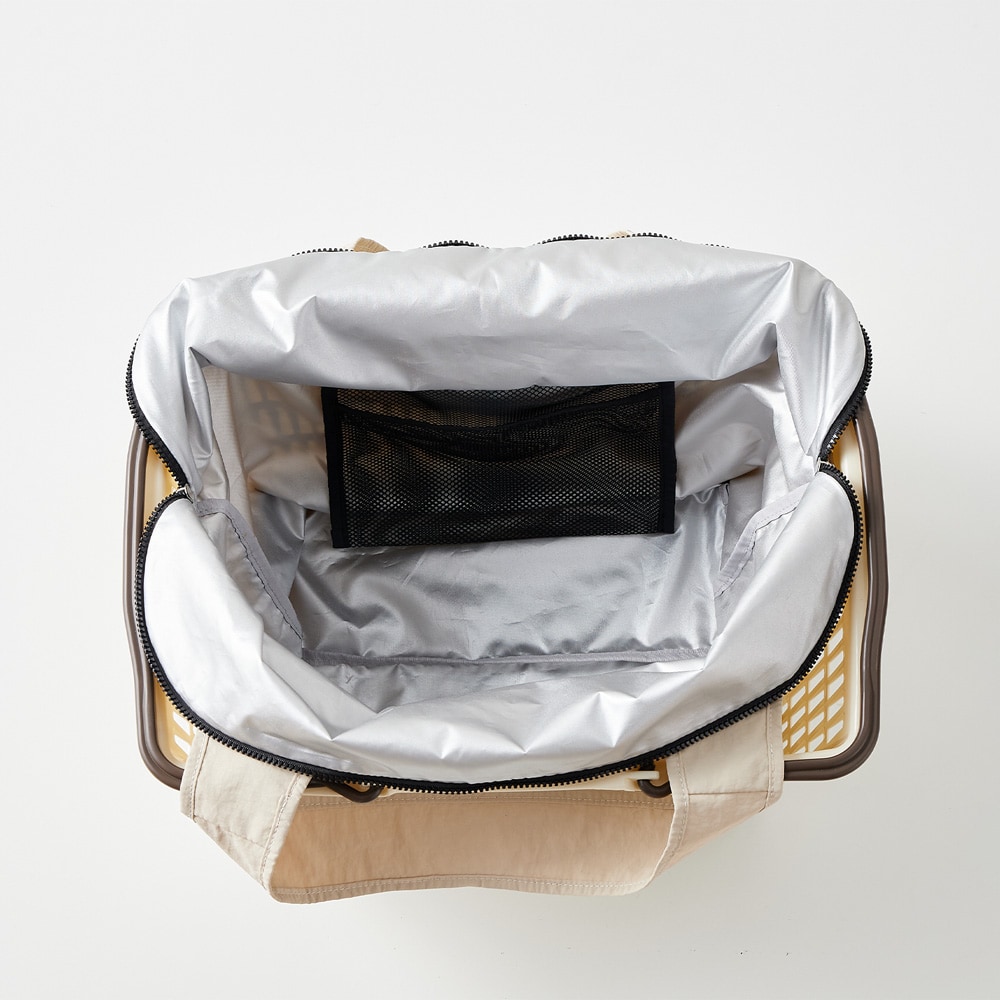 天面マチ幅が広いのでレジかごのフチに引っ掛けて荷物を詰めやすい（※レジカゴサイズによる）