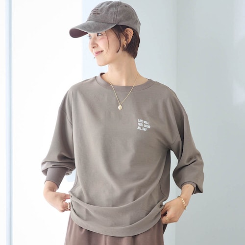 とことん着回しができるロゴTEEブラウス