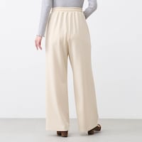 モデル身長168cm／M ※写真は撮影用のため股下+6cmになります。
