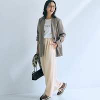 モデル身長165cm／M ※写真は撮影用のため股下+6cmになります。