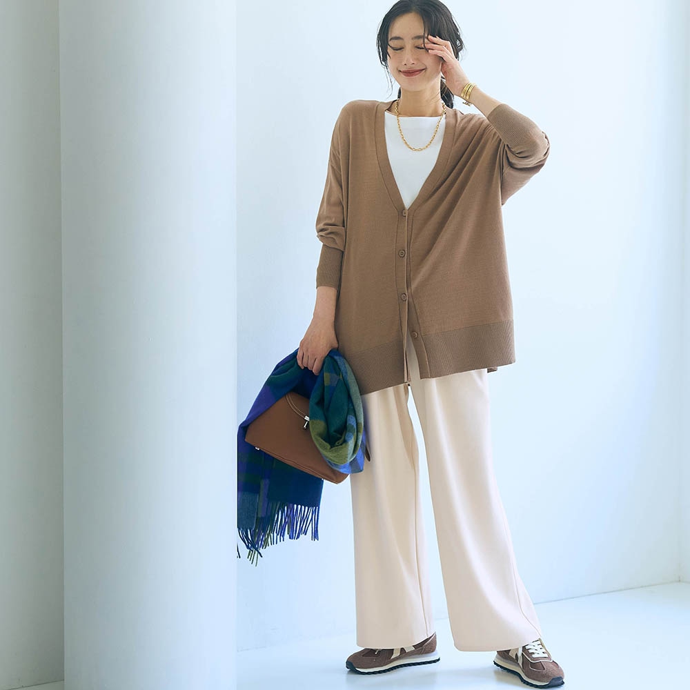 モデル身長169cm／M ※写真は撮影用のため股下+6cmになります。