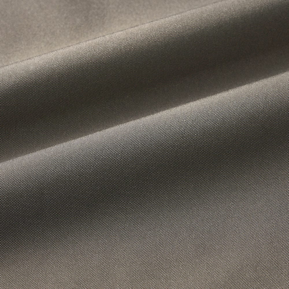 体温調整が難しい端境期にも活躍する程よい厚みのある素材