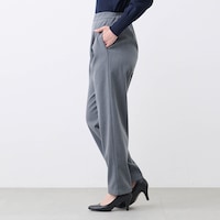 モデル身長168cm／M ※写真は撮影用のため股下+4cmになります。