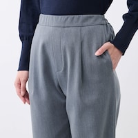 フロントは左右タック入りですっきり見え