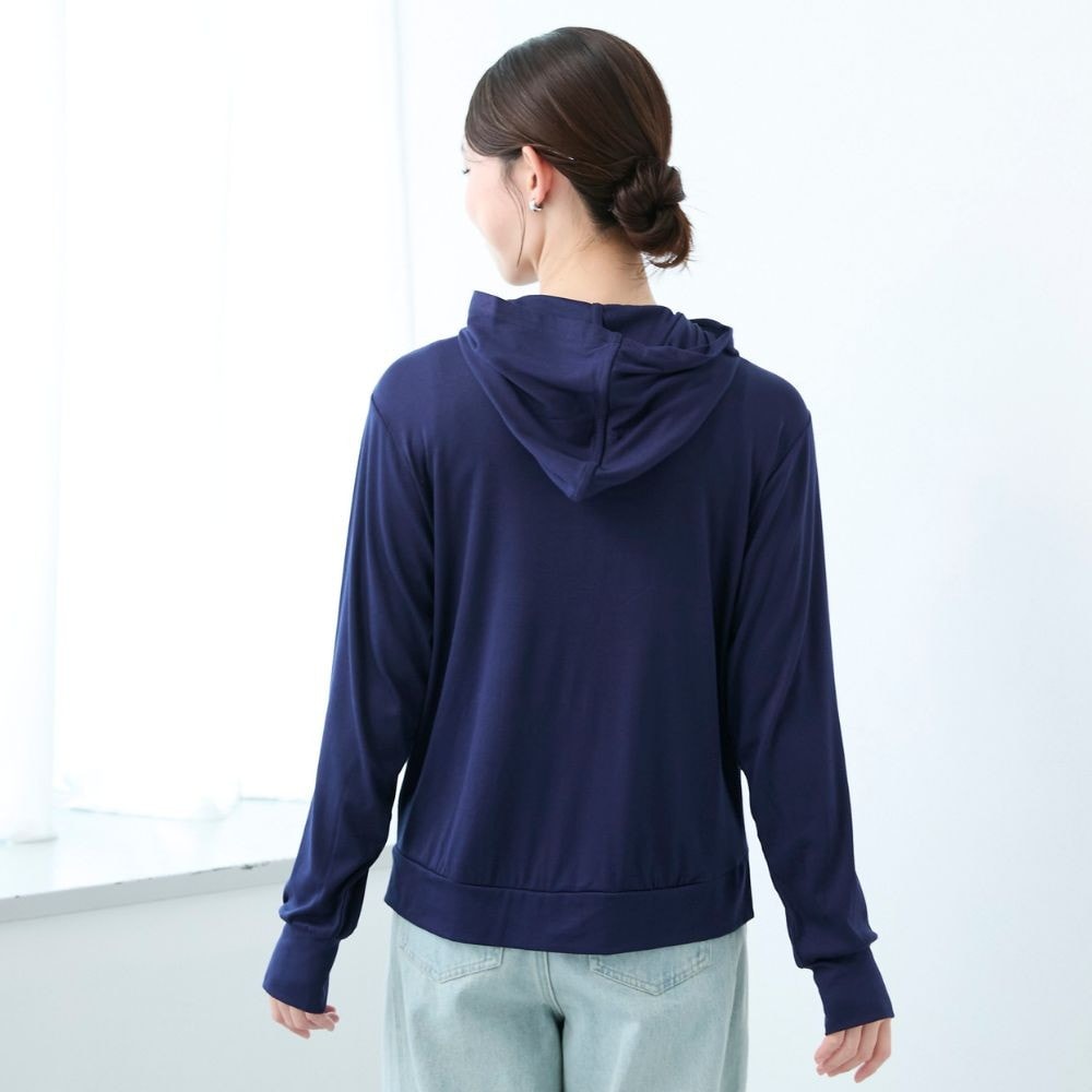 モデル身長165cm／Mサイズ