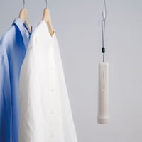 ストラップも付属し、掛け収納も可能になります