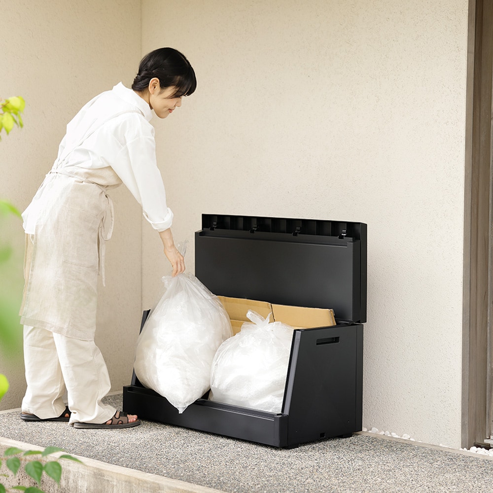収集日までのゴミをひとまとめ