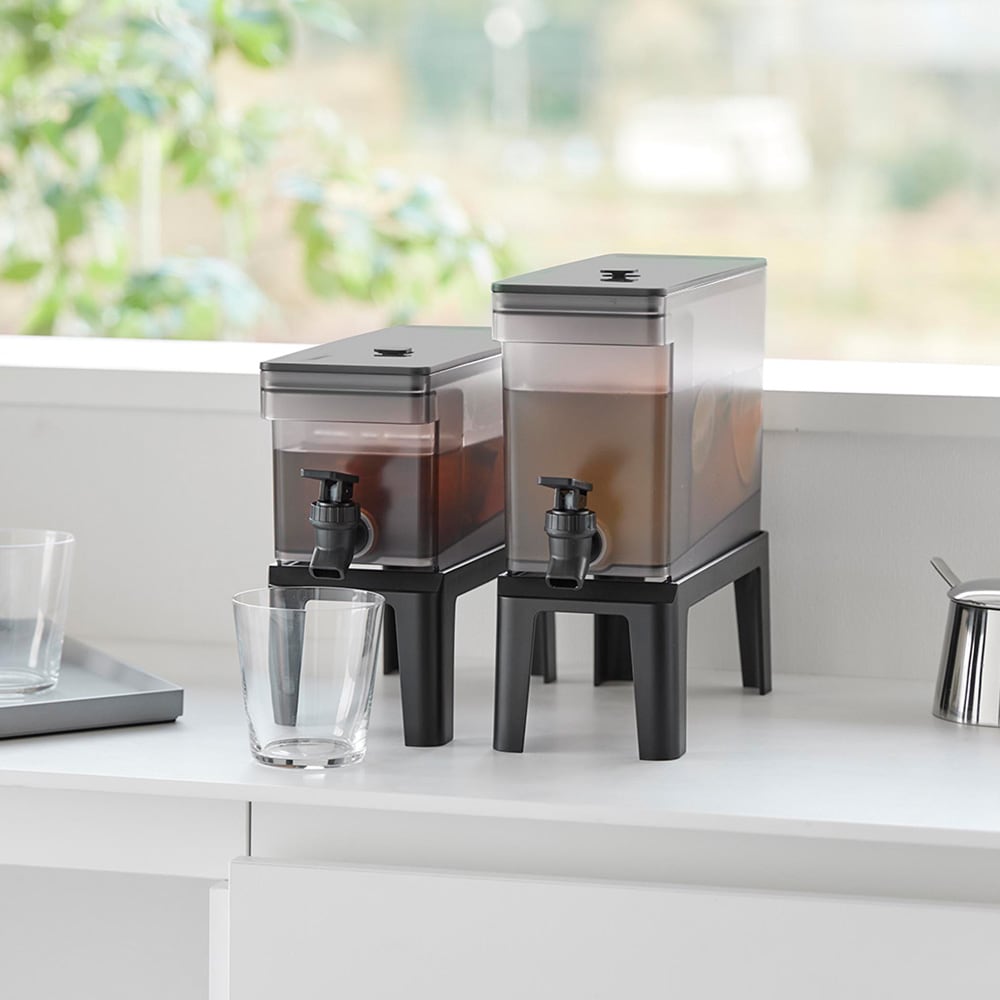 冷蔵庫ドリンクサーバー(別売)を注ぎやすくするドリンクサーバー用スタンド