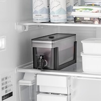 スタンドはドリンクサーバーにセットできコンパクトに使える設計