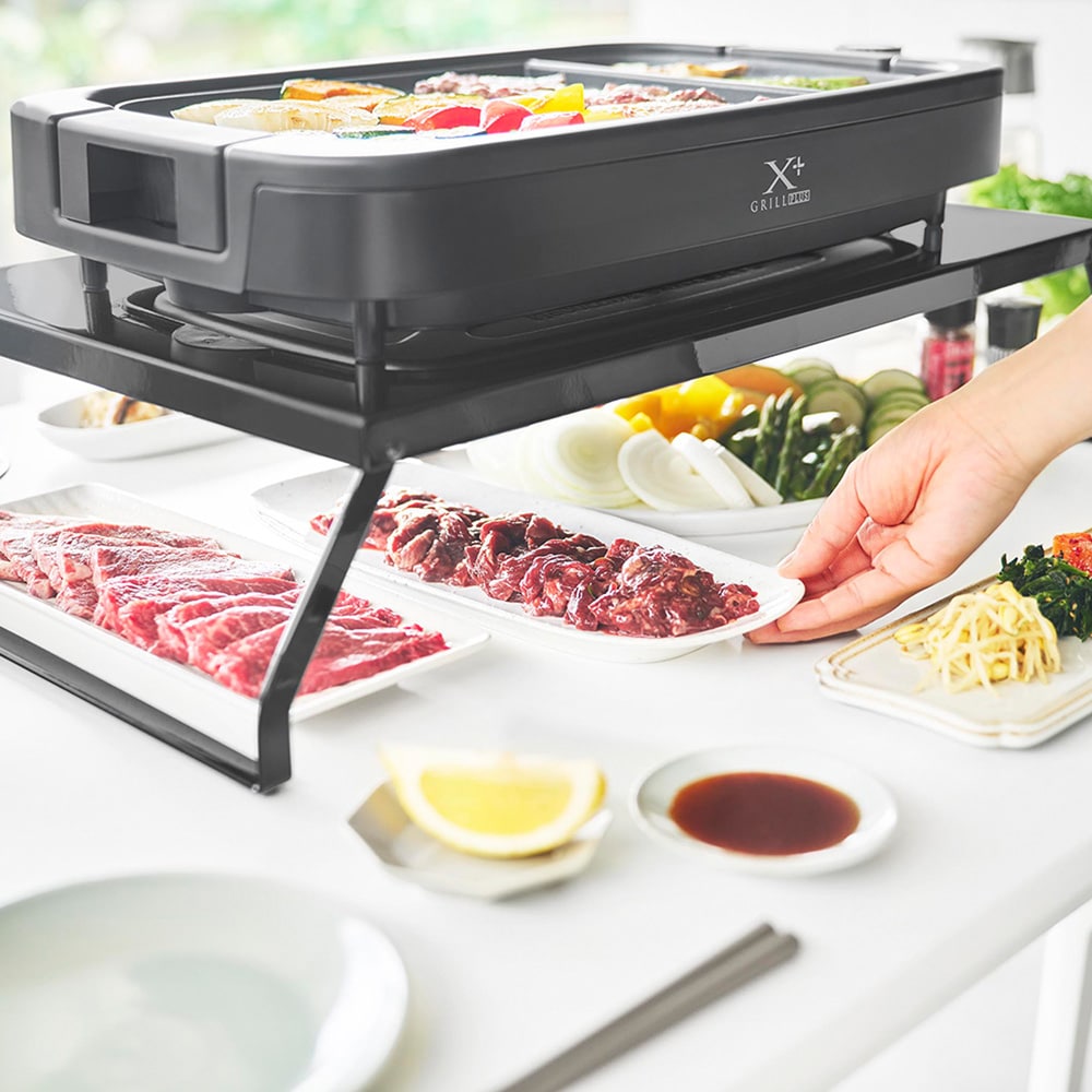 テーブルの向かい側や横からも手が届くので、食卓全体でスムーズに調理可能