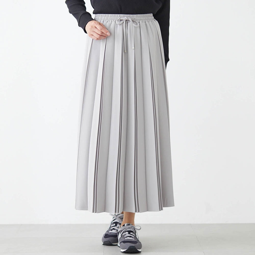 モデル身長170cm／M ※写真は撮影用のため+総丈3cmになります。