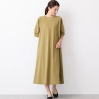 カーキ