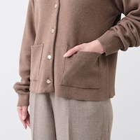 両サイドにポケット付きでデザインのアクセントに