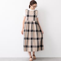ベージュ