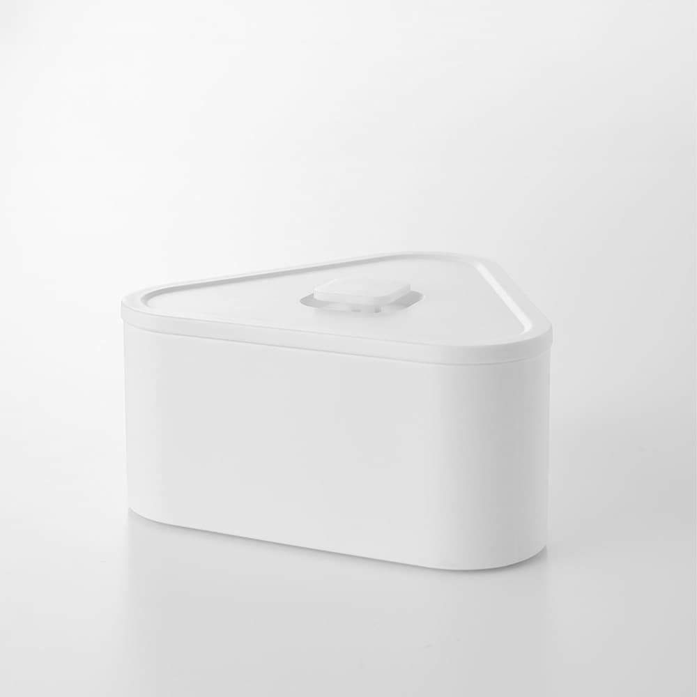密閉バルブとパッキン付きでニオイや汁漏れを防止。バルブを開けるとそのまま電子レンジも使えます