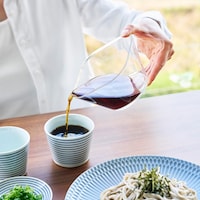 混ぜやすくて注ぎやすい、丸みのあるスクエアフォルム