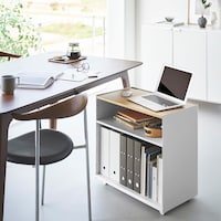 最上段の天板でPC作業などができ、使わない時はテーブル下に収納可能