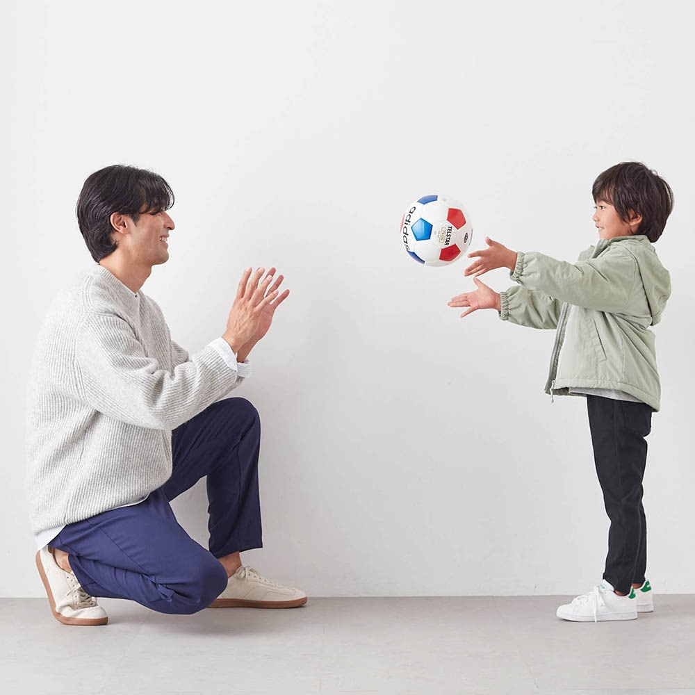 アウトドアシーンなどでも動きやすいハイストレッチ性