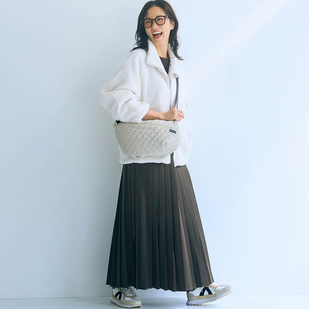 モデル身長165cm／M ※写真は撮影用のため総丈+6cmになります。※スカートのみ着用