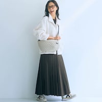 モデル身長165cm／M ※写真は撮影用のため総丈+6cmになります。※スカートのみ着用