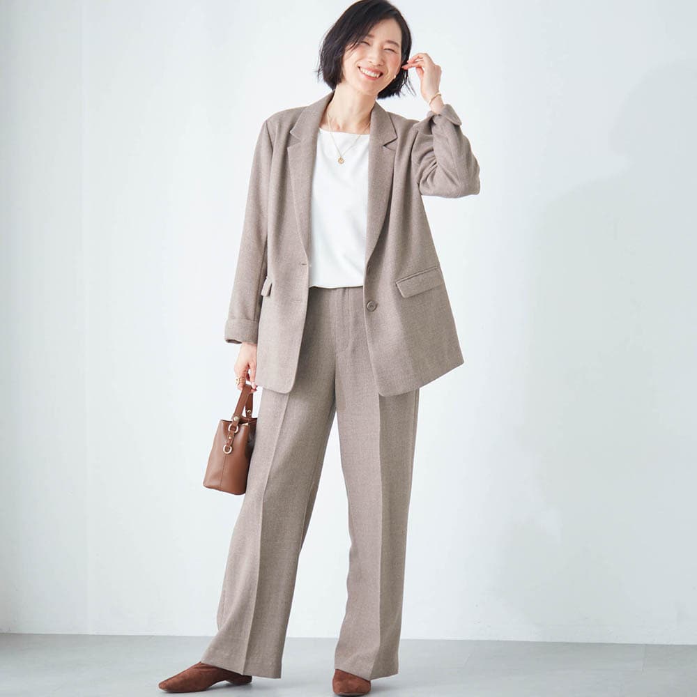 モデル身長168cm／M ※写真は撮影用のため股下+4cmになります。