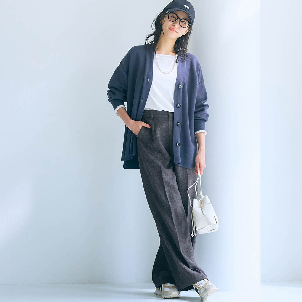モデル身長165cm／M ※写真は撮影用のため股下+4cmになります。