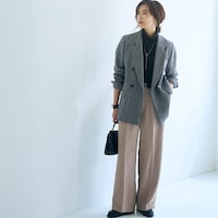 モデル身長165cm／M ※写真は撮影用のため股下+4cmになります。