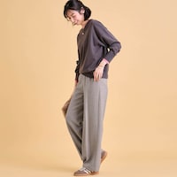 モデル身長169cm／M ※写真は撮影用のため股下+4cmになります。