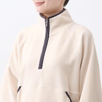 洗練されたテープ使いのハーフジップデザイン