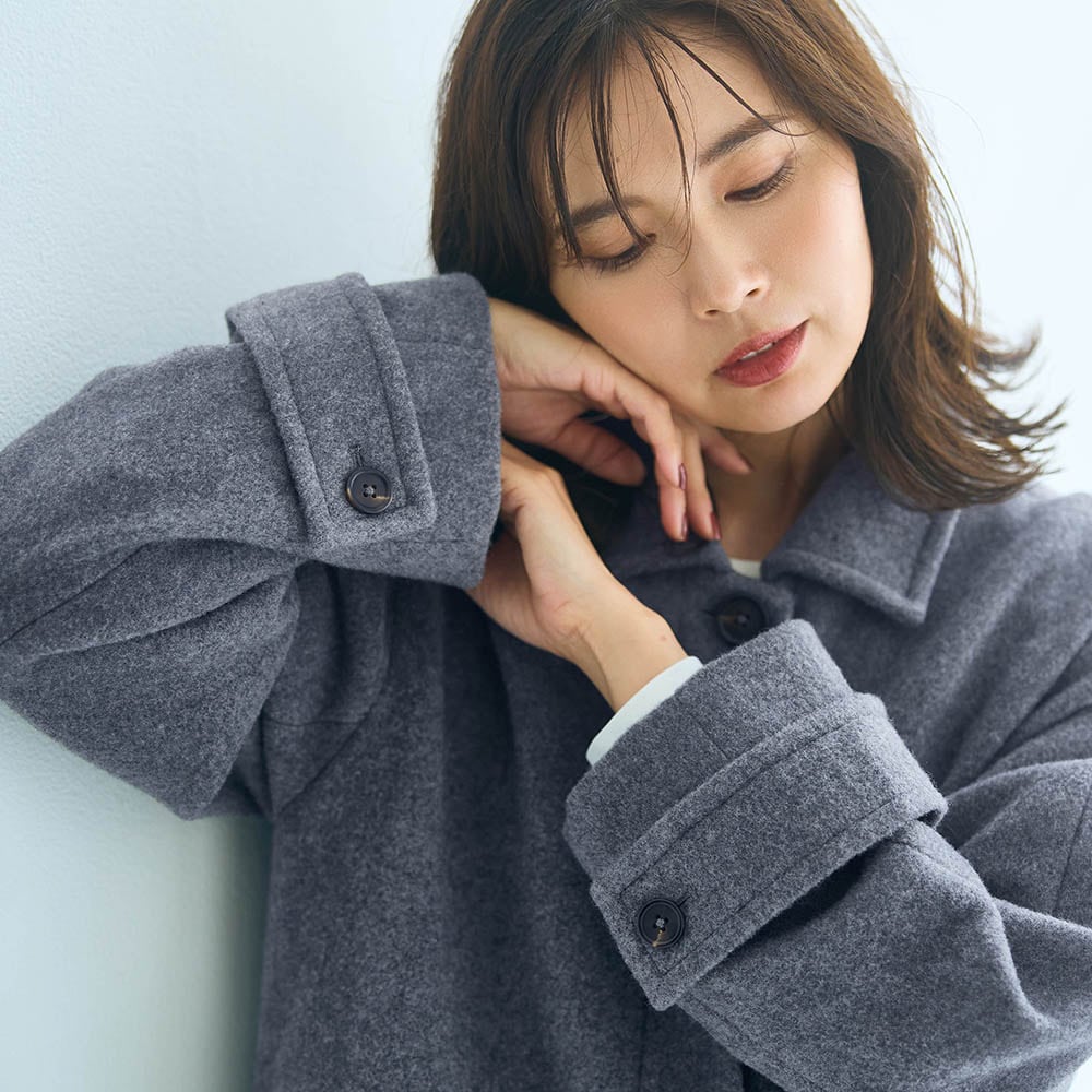 袖口はタブデザイン