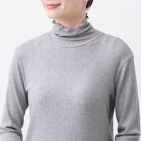 クシュッとしたニュアンスが今っぽいタートルネック