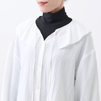 着る人の清潔感を引き立てるフリルブラウス