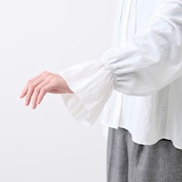 袖口にシャーリングゴム入りでたくし上げも簡単