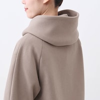 立体的なフードで顔まわりもすっきり