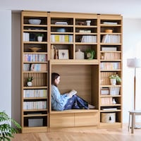 同シリーズの本棚と合わせた使用イメージ／ナチュラル・高さ240cm ※左右の本棚は別売りです。