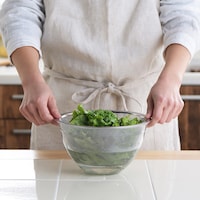 ザルは各サイズのボウルにぴったり重なるサイズ。食材の水洗いやあく抜きなどが快適に行えます