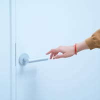 ドアノブにも