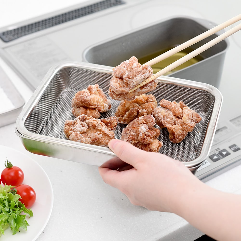 食材の下ごしらえから油切りまで一括で行えるので、揚げ物料理に便利です