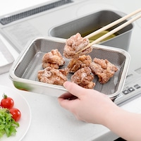 食材の下ごしらえから油切りまで一括で行えるので、揚げ物料理に便利です