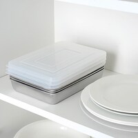 積み重ねてコンパクトに収納できるので、スペースをスッキリ使えます