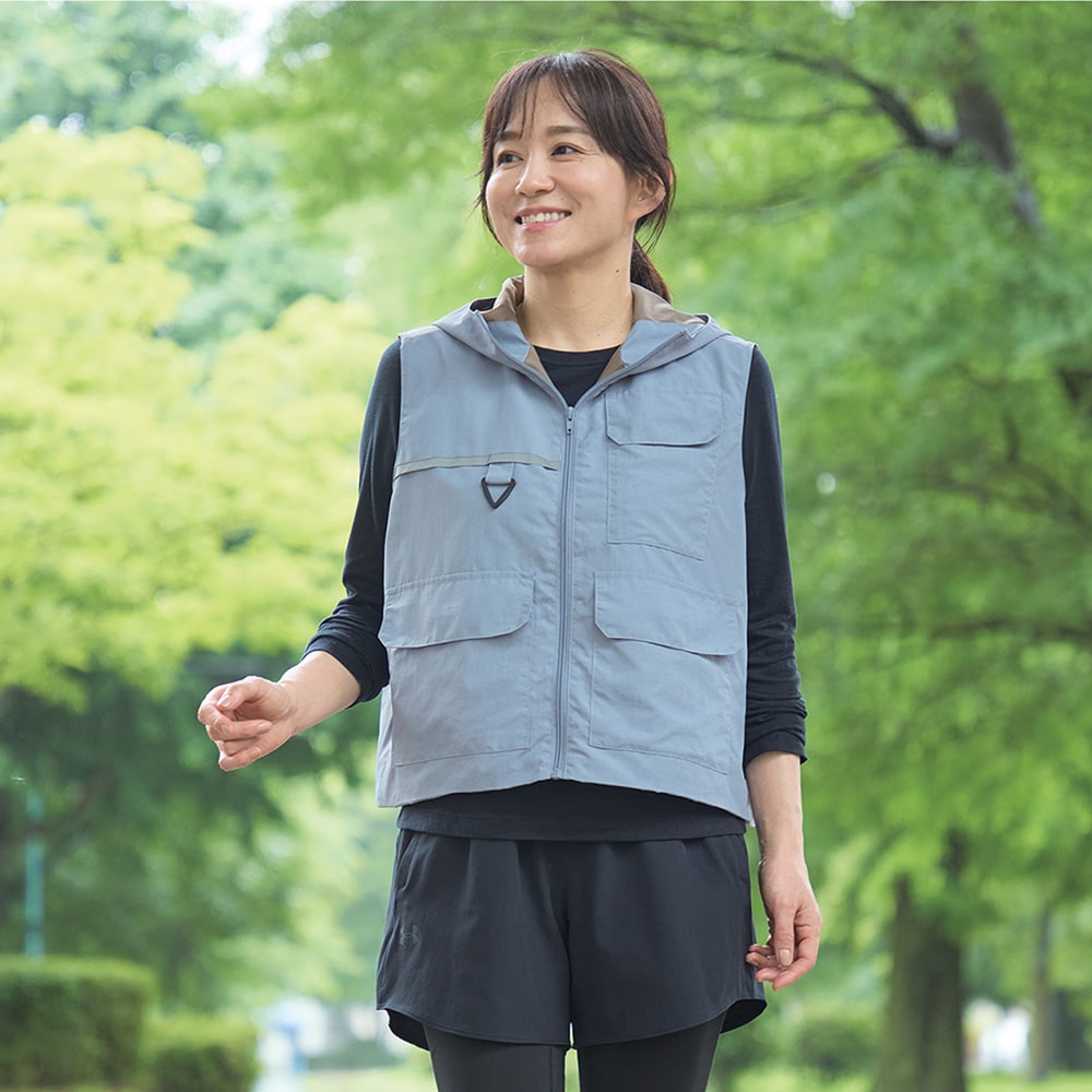管理しにくいパーソナルな書類や小物を入れていざという時すぐ羽織るだけ