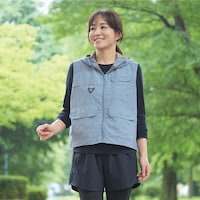 管理しにくいパーソナルな書類や小物を入れていざという時すぐ羽織るだけ