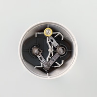 単1～単4までのどの乾電池でも1本あれば点灯OK