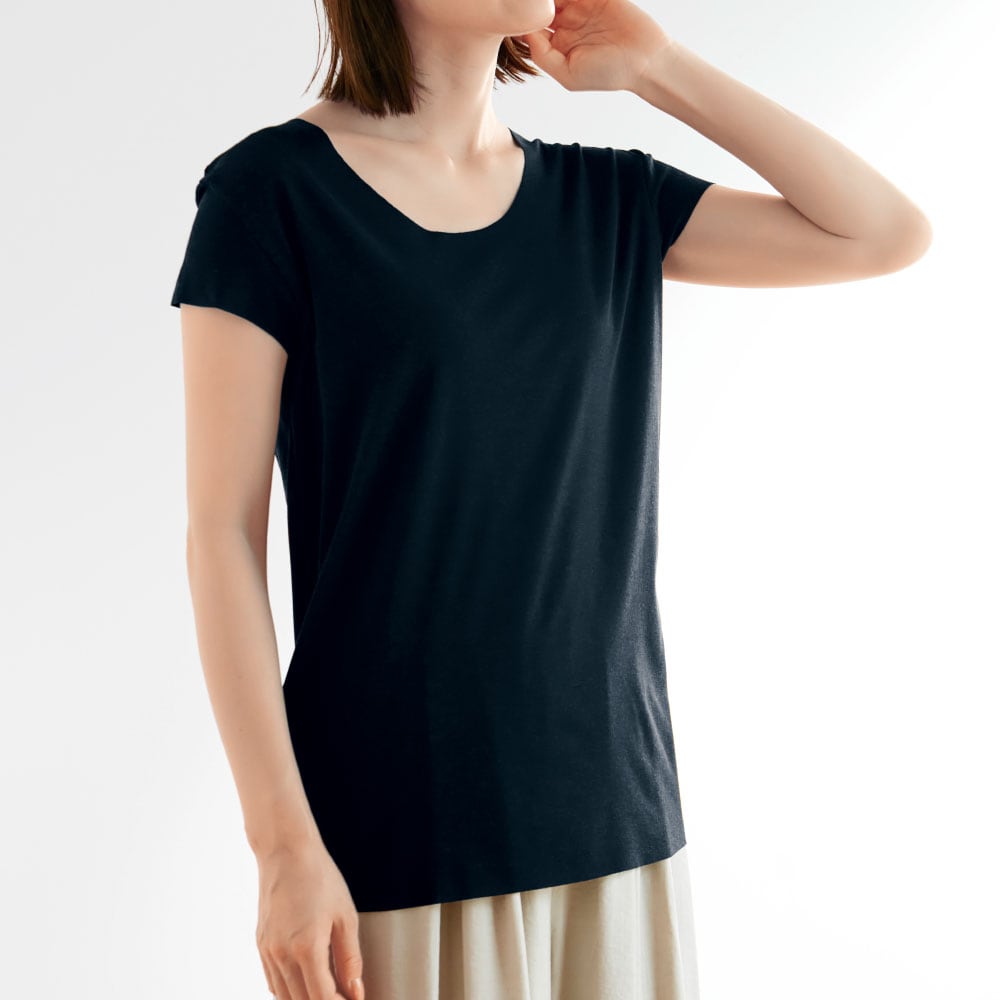 ゆったり派の女性も着用OK　※画像のモデルはMサイズ着用