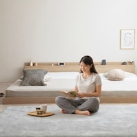ロータイプなので上部に空間が生まれ、ゆったりサイズのベッドでも圧迫感を感じません
