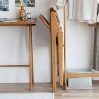 使わない時は隙間に立てかけて収納できます