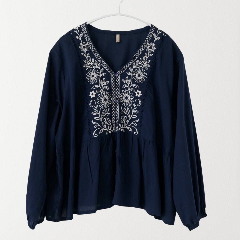 【8月7日再値下げ】 レース×幾何学刺繍プルオーバー 【大きいサイズ】 【8月7日再値下げ】 レース×幾何学刺繍プルオーバー 【大きいサイズ】