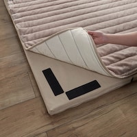 ラグとウレタンマットはワンタッチテープで固定ができてずれにくい