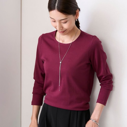 綿素材の長袖Tシャツ